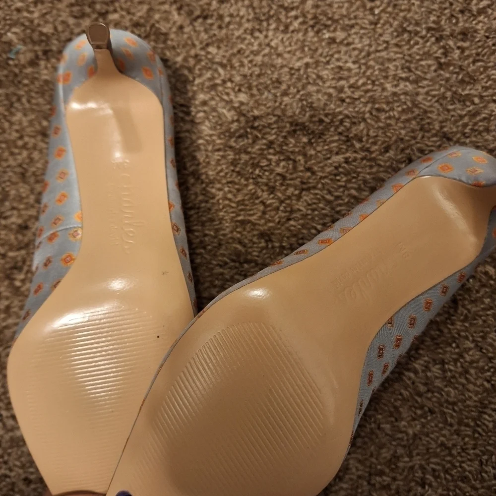 Charles David Gray Pointed-Toe Heels with Gold Diamond Pattern